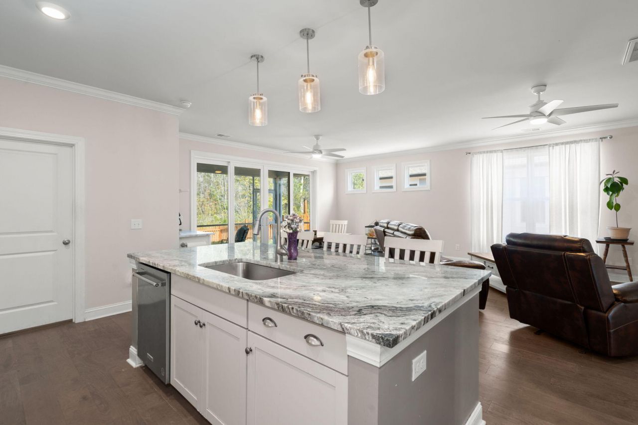 228 Shortmarsh Street Photo 15