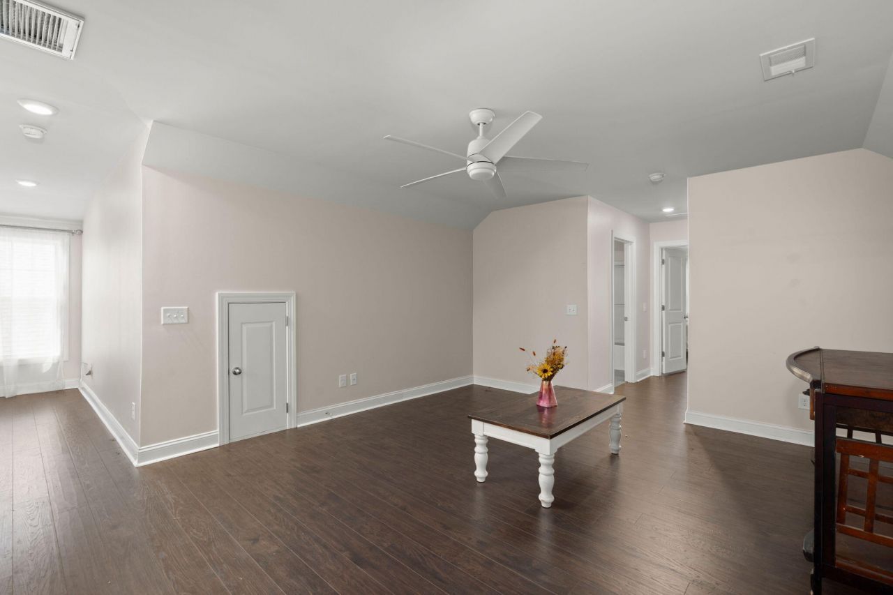 228 Shortmarsh Street Photo 29