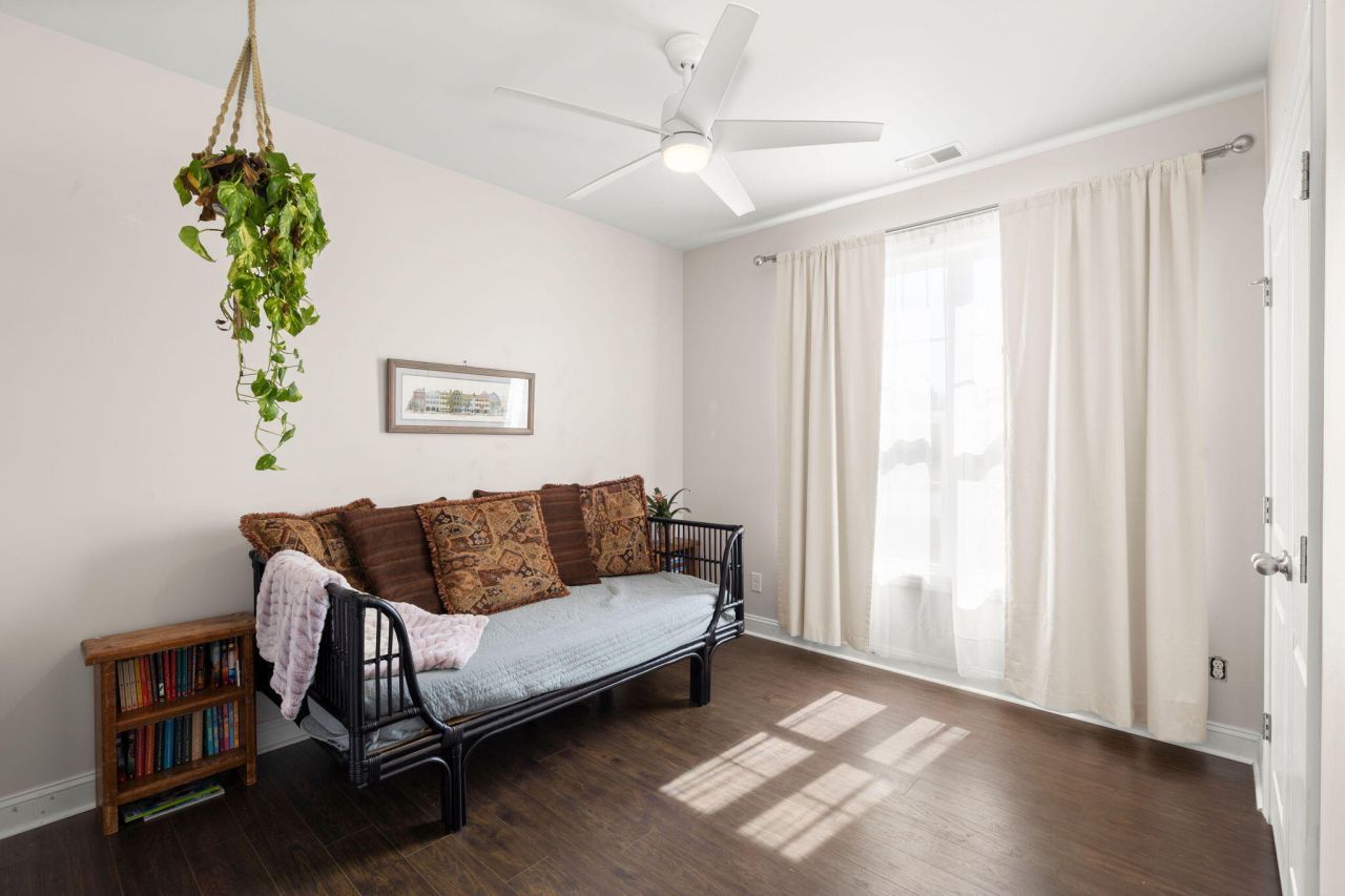 228 Shortmarsh Street Photo 6