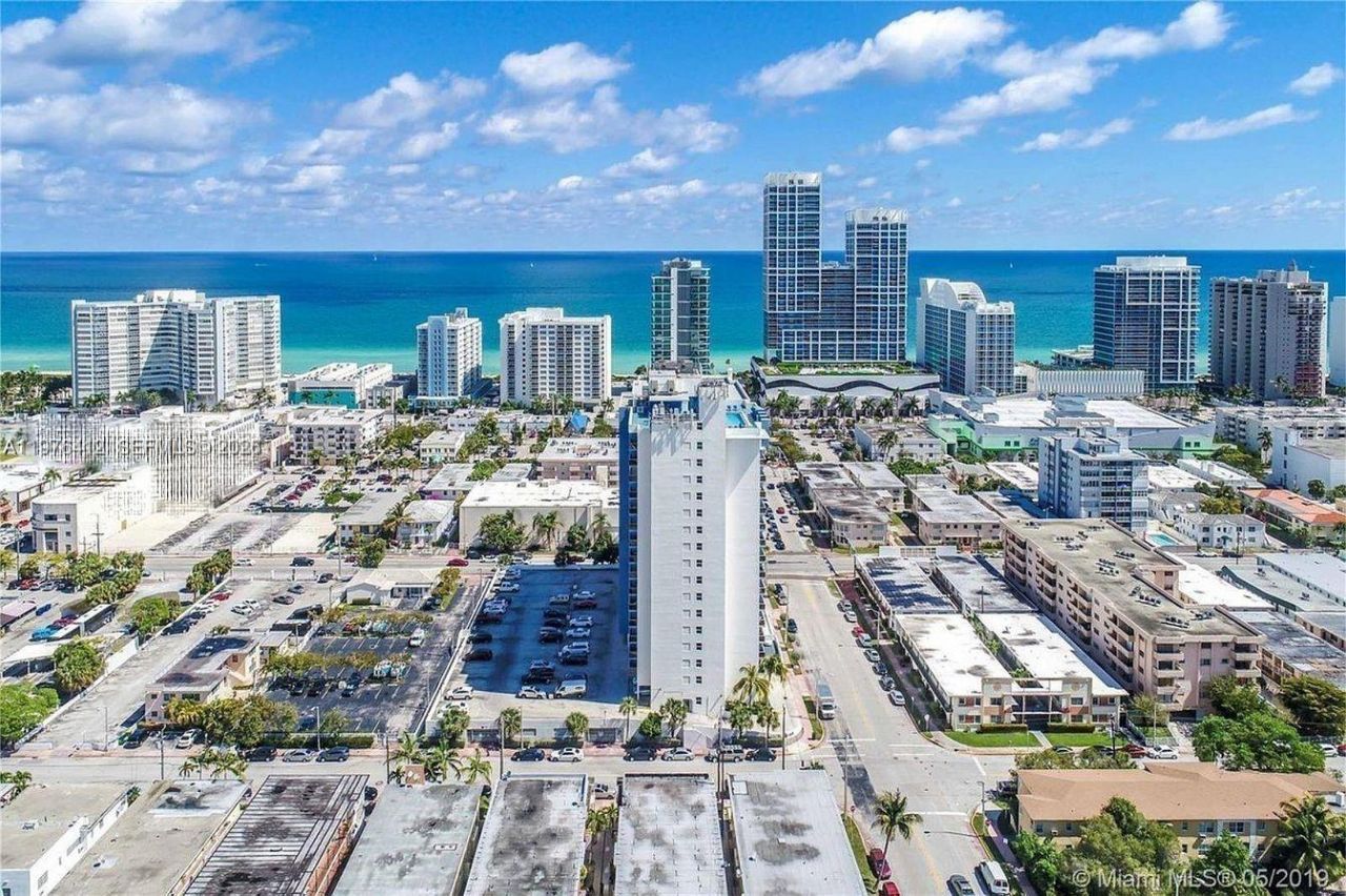 401 69th St, Unit 405, Miami Beach, FL 33141 Photo