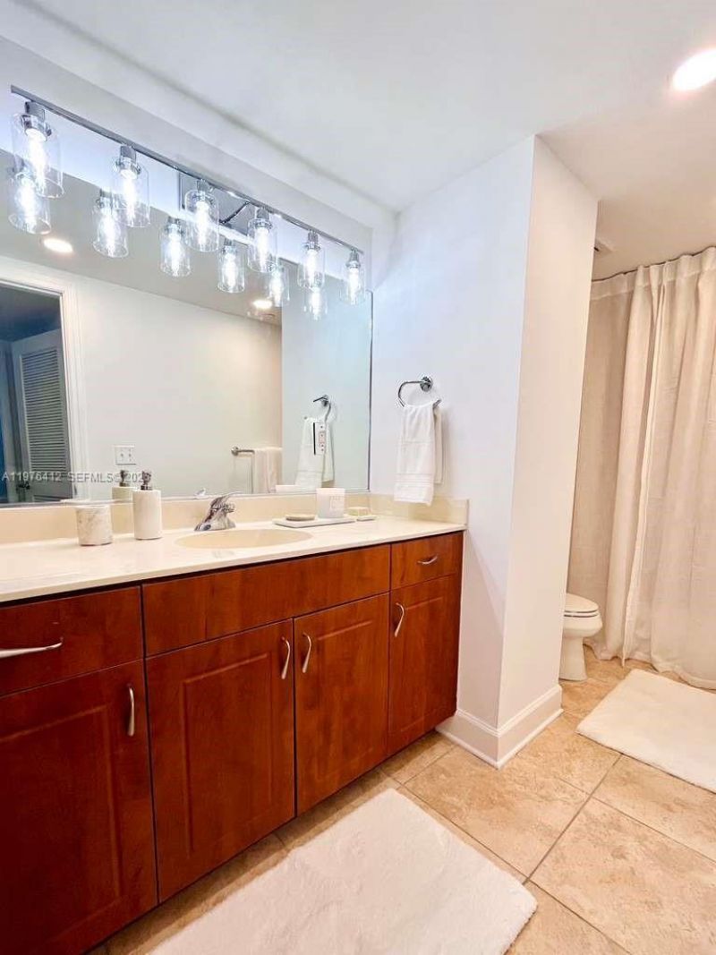 401 69th St, Unit 405, Miami Beach, FL 33141 Photo