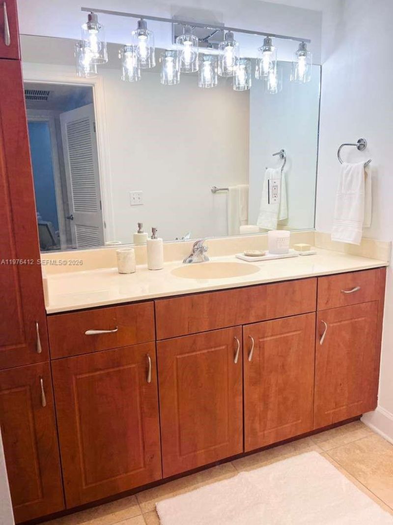 401 69th St, Unit 405, Miami Beach, FL 33141 Photo