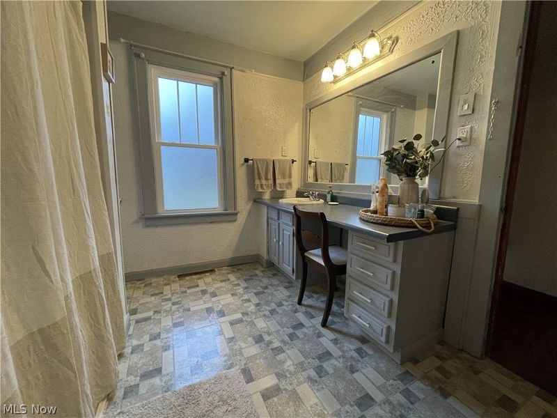 630 Oakland Boulevard, Cambridge, OH 43725 Photo 9