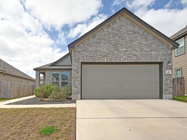 217 Summit DR, Lockhart, TX 78644