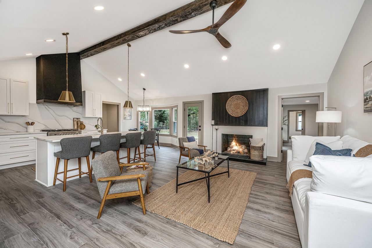 1561 Montclair Street Photo 10