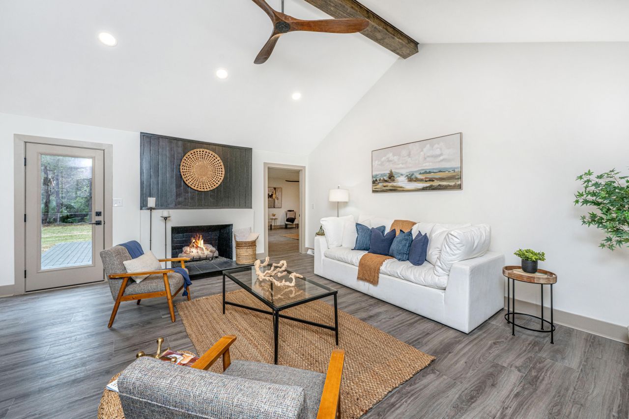 1561 Montclair Street Photo 11