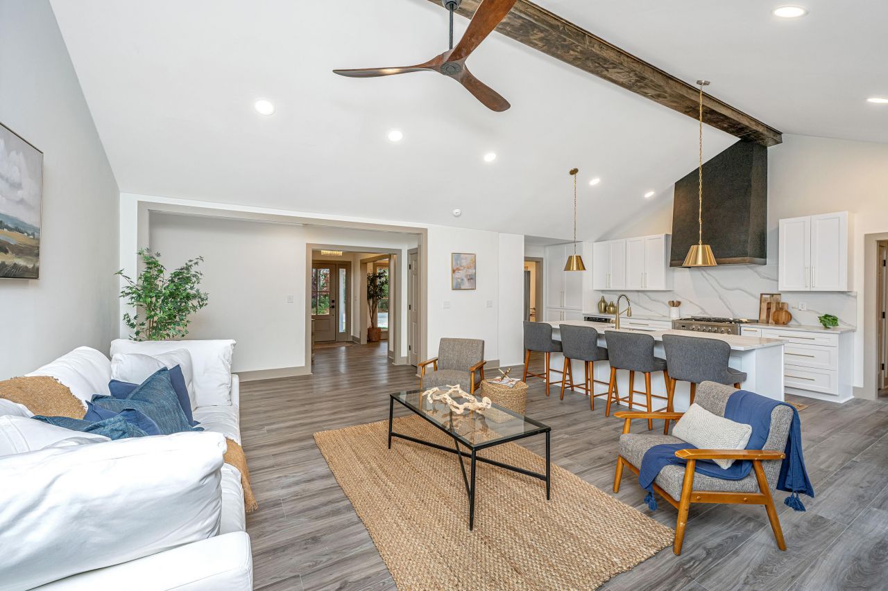 1561 Montclair Street Photo 12