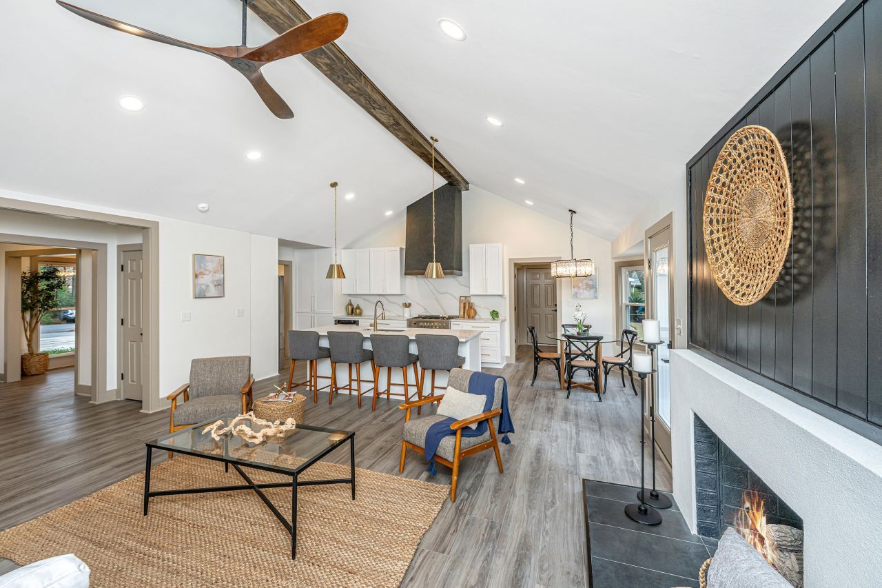 1561 Montclair Street Photo 13