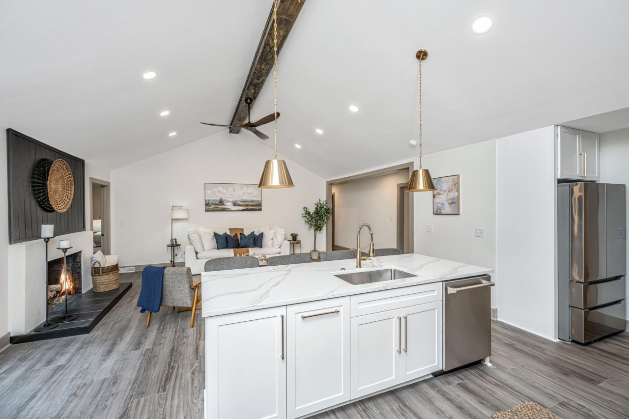 1561 Montclair Street Photo 14