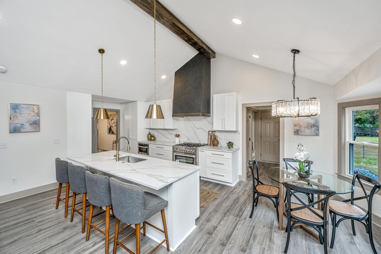 1561 Montclair Street Photo 15