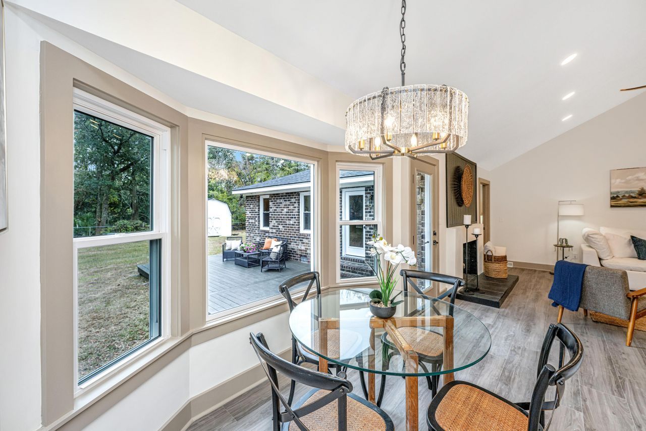 1561 Montclair Street Photo 16