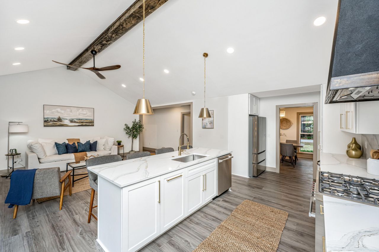 1561 Montclair Street Photo 17