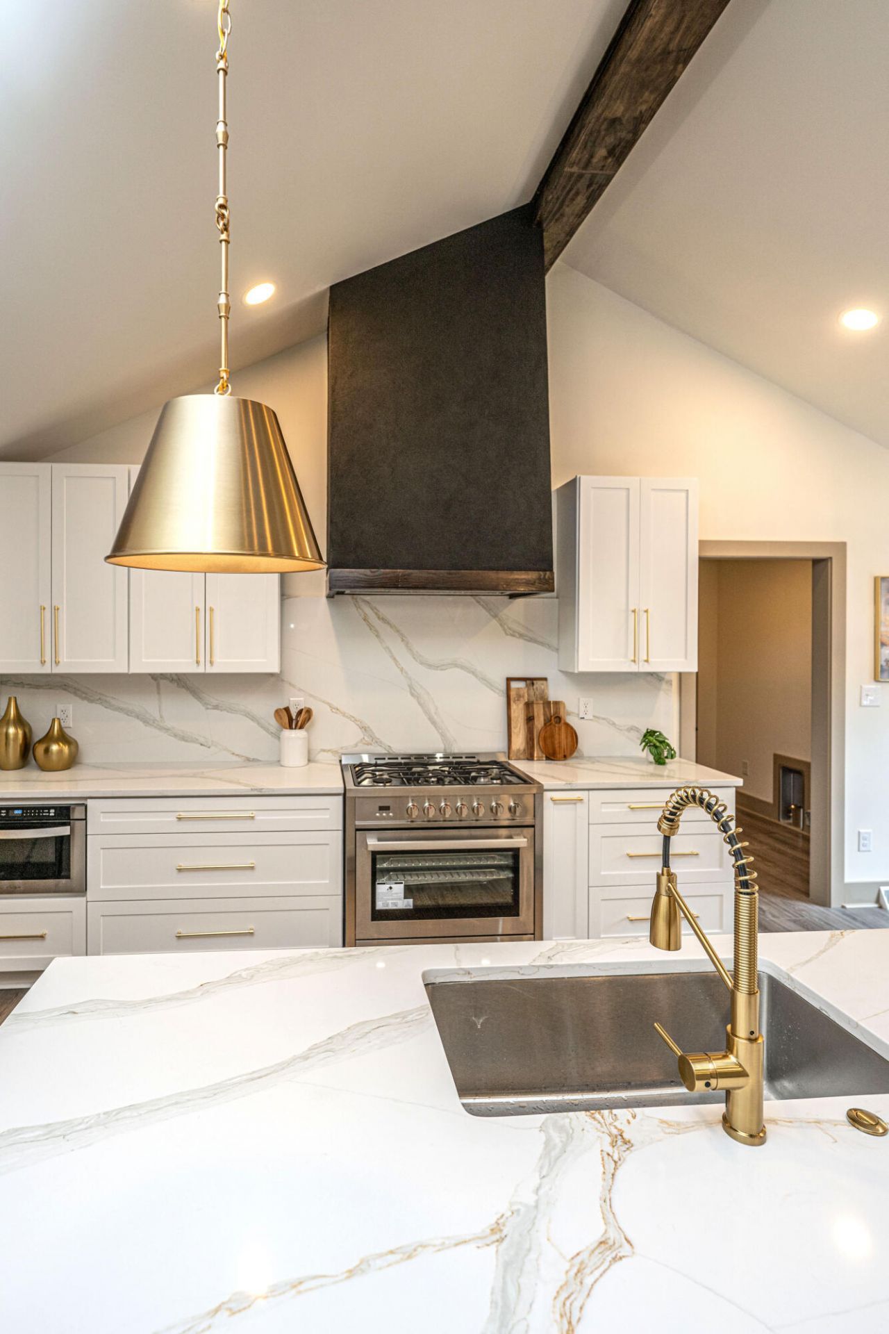 1561 Montclair Street Photo 20