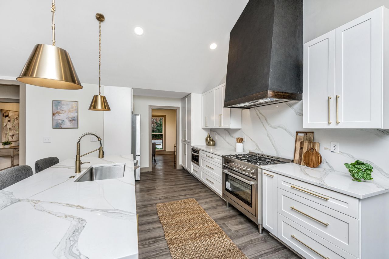 1561 Montclair Street Photo 23