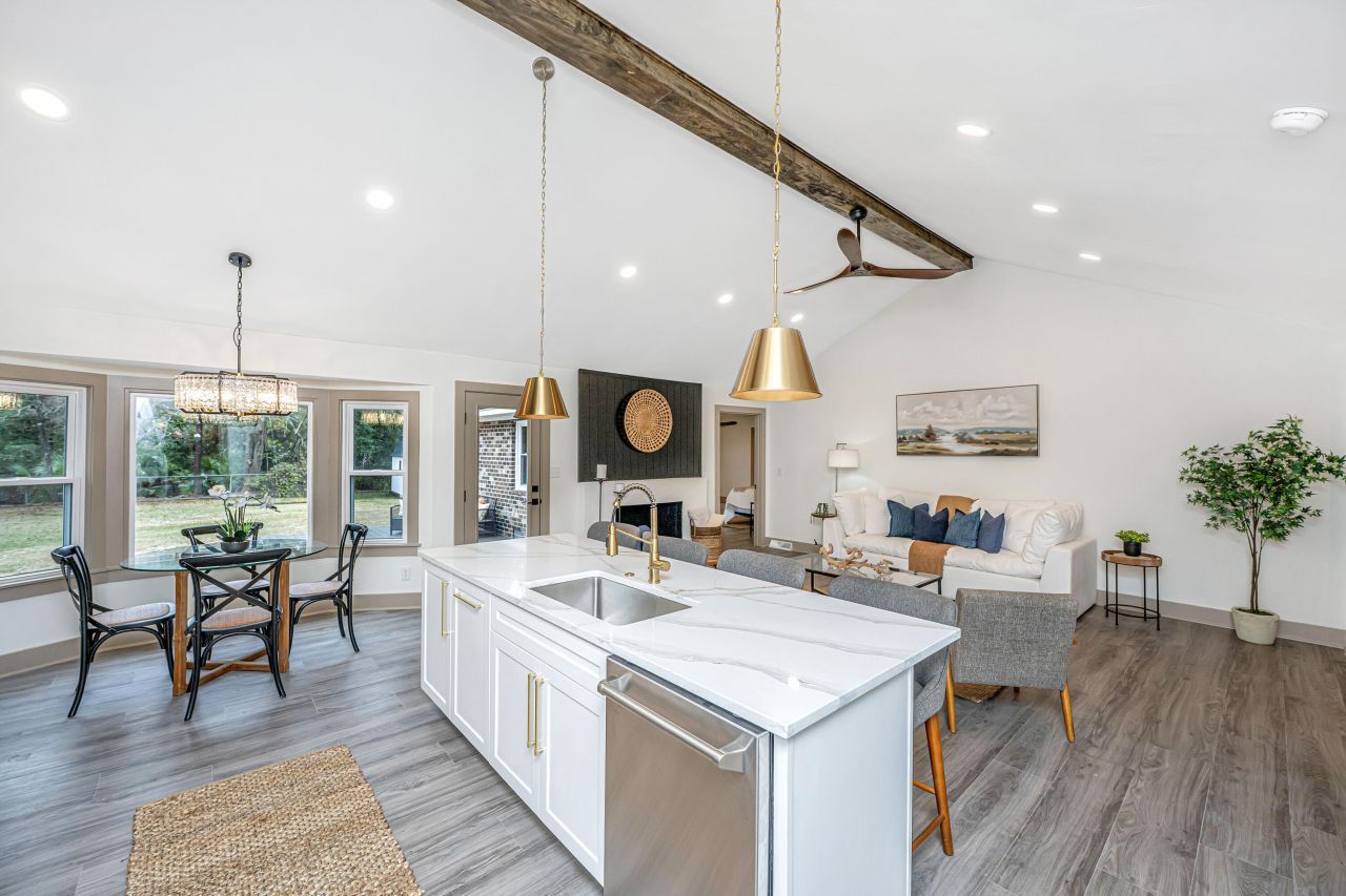 1561 Montclair Street Photo 24