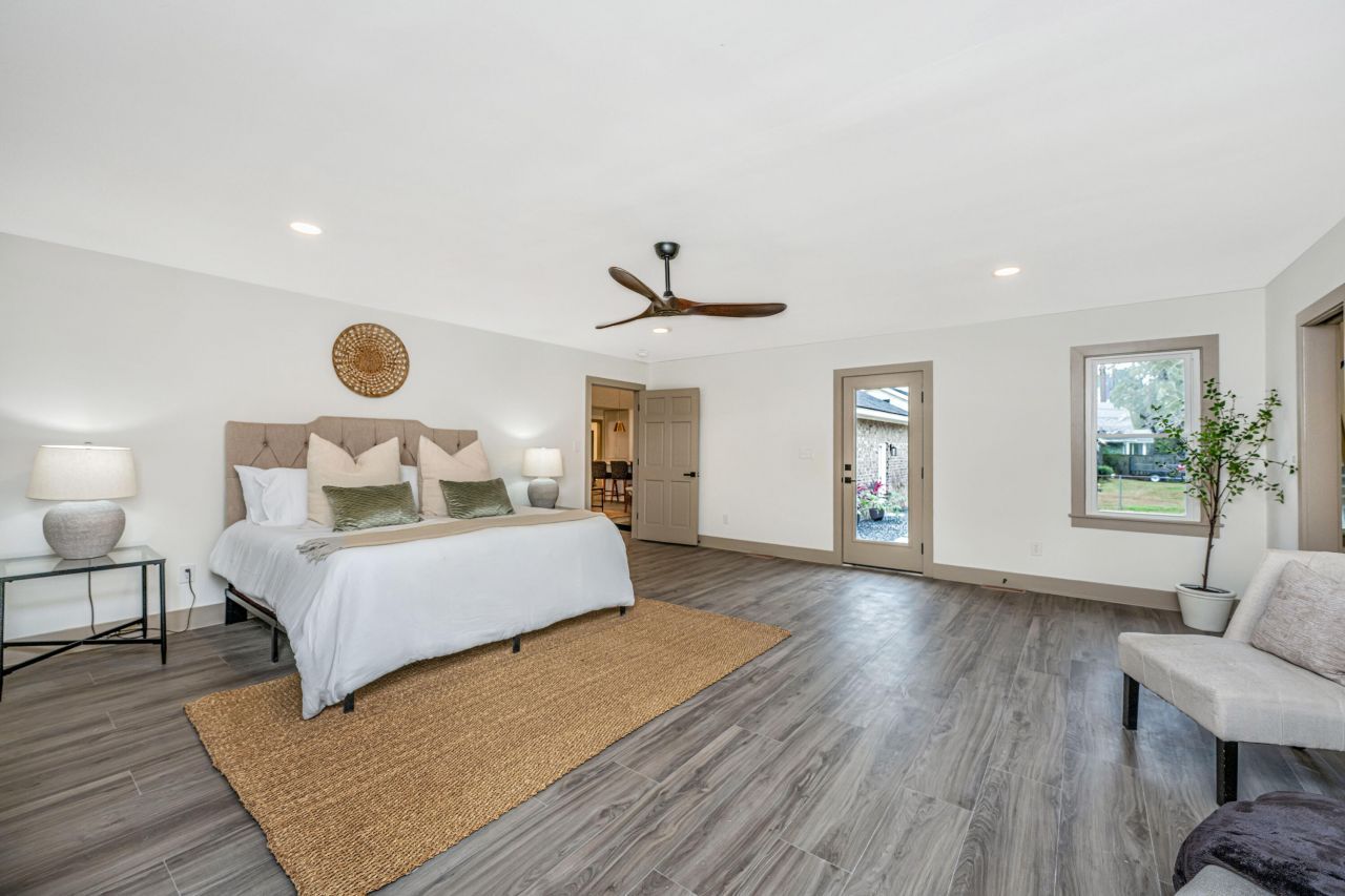 1561 Montclair Street Photo 30