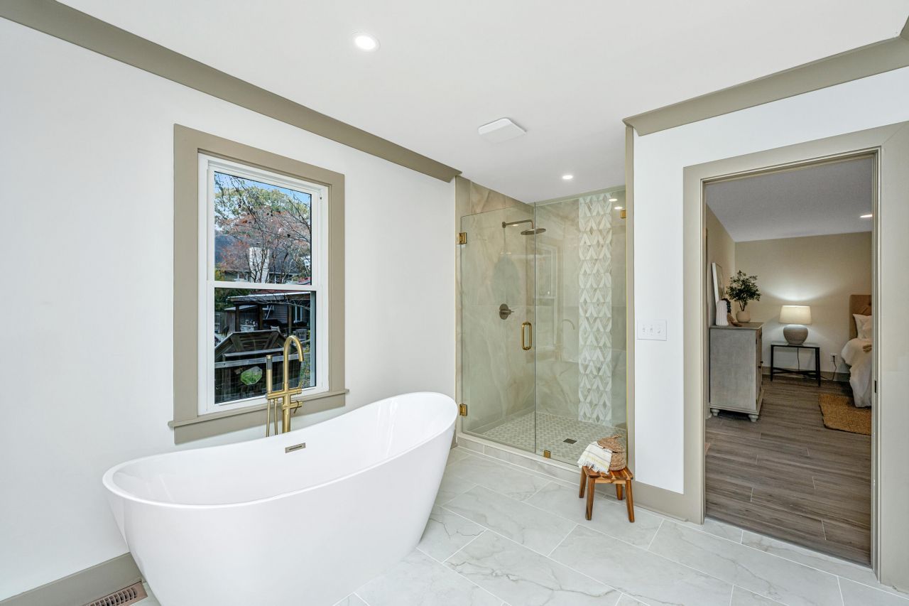 1561 Montclair Street Photo 32