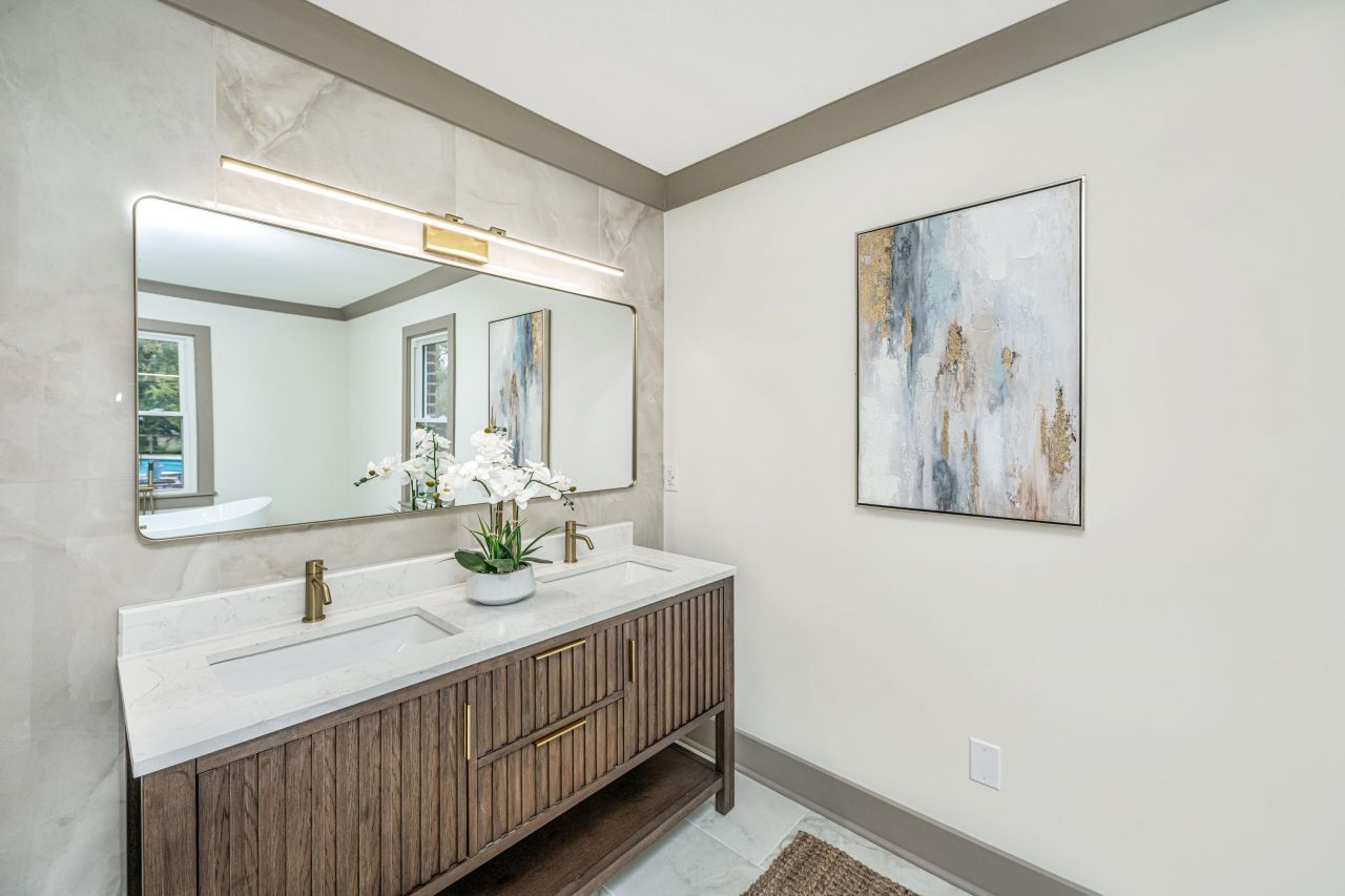 1561 Montclair Street Photo 34