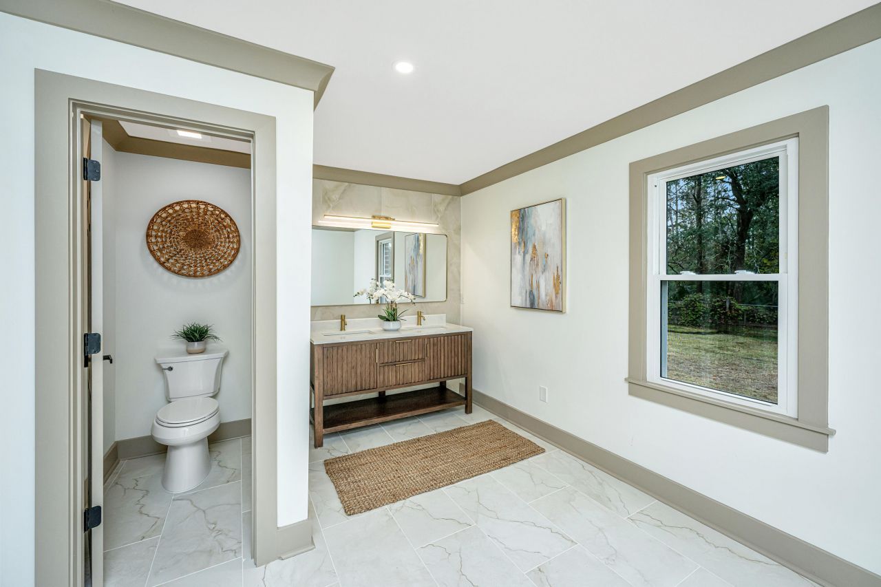 1561 Montclair Street Photo 37