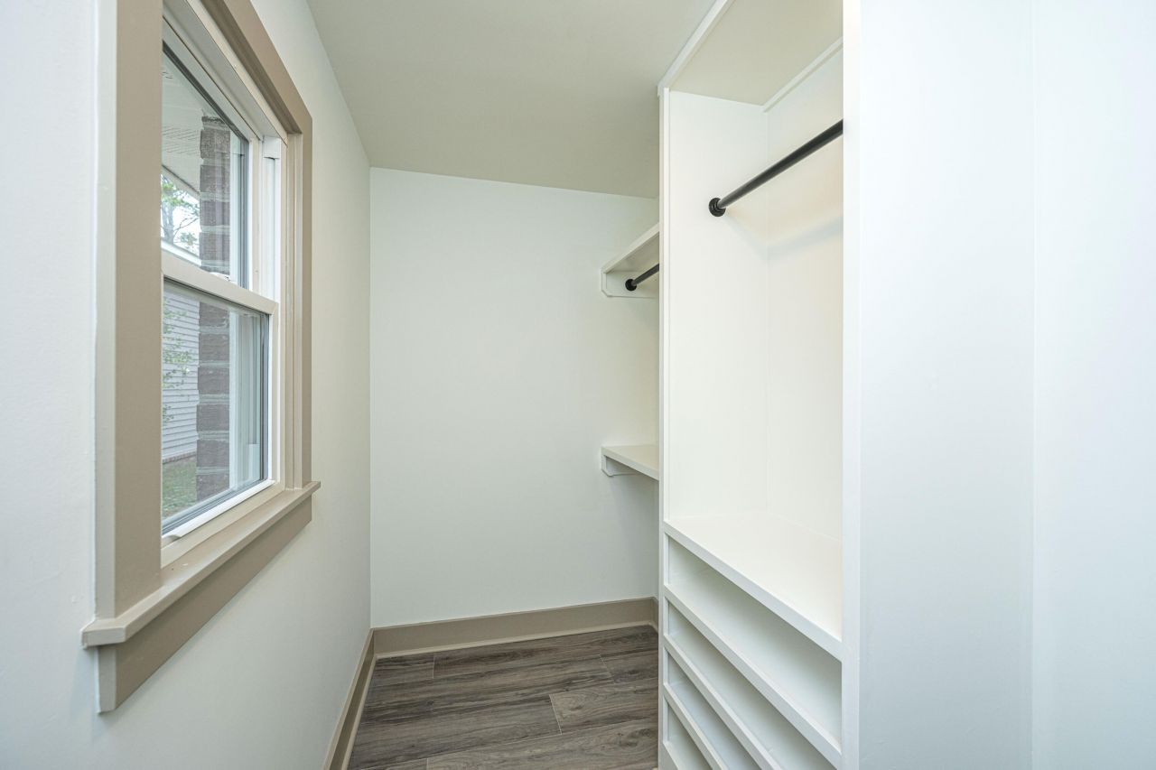 1561 Montclair Street Photo 38