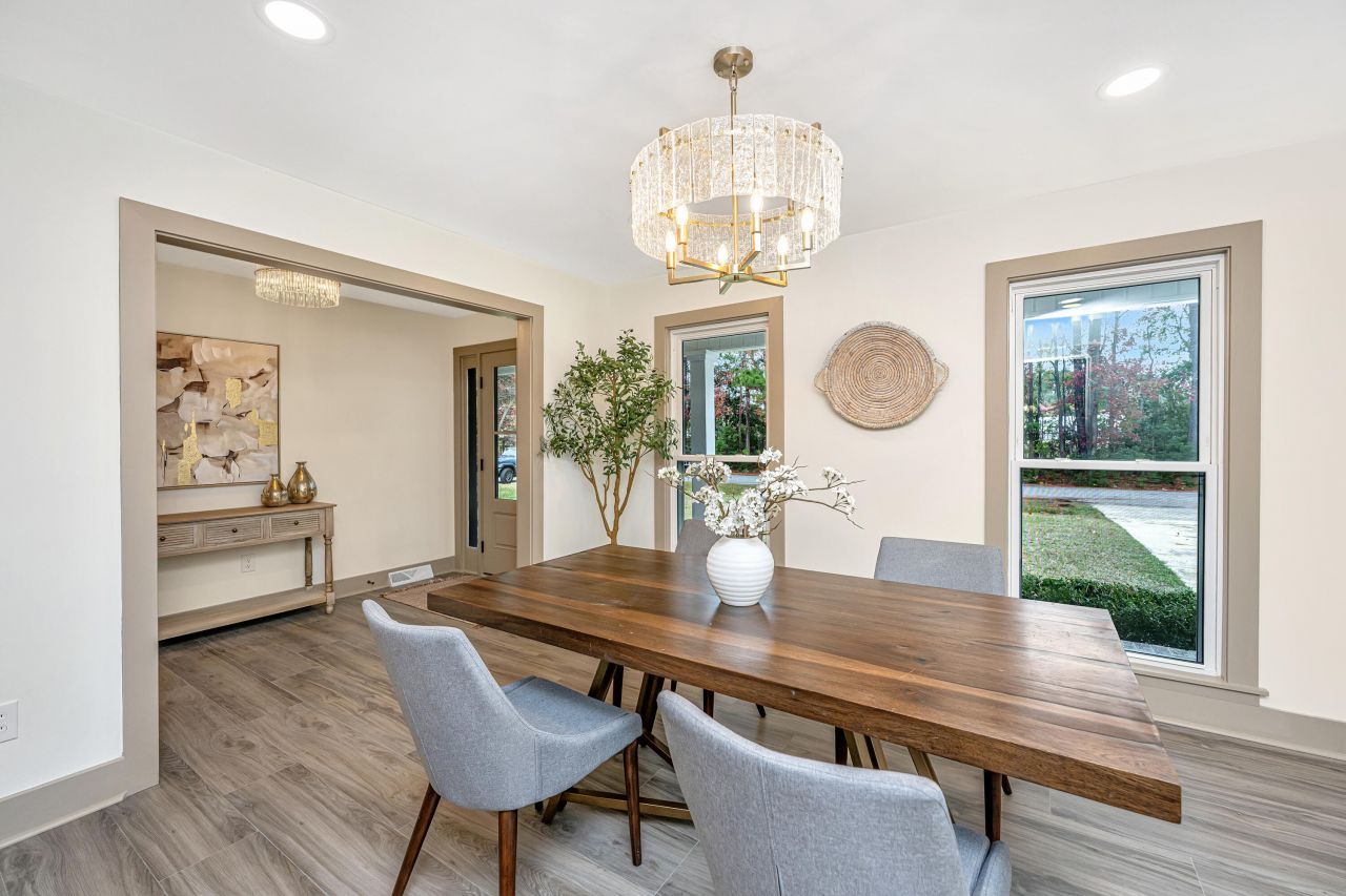 1561 Montclair Street Photo 4