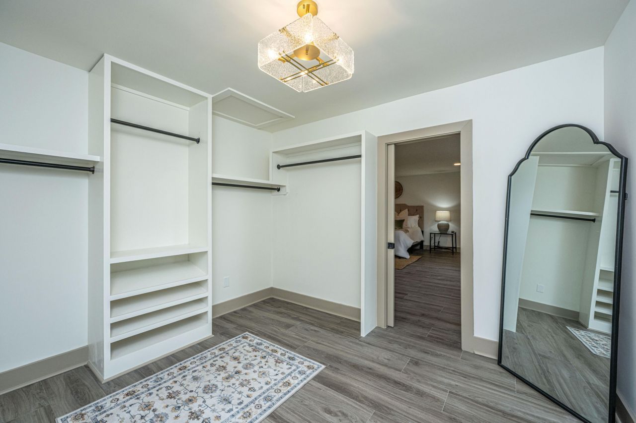 1561 Montclair Street Photo 44