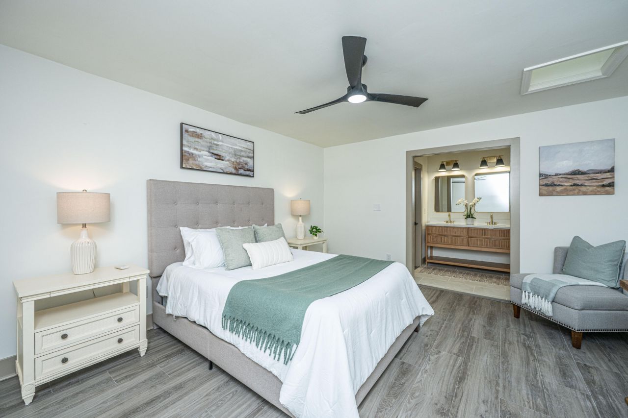 1561 Montclair Street Photo 45