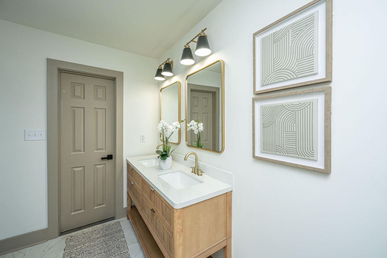 1561 Montclair Street Photo 48