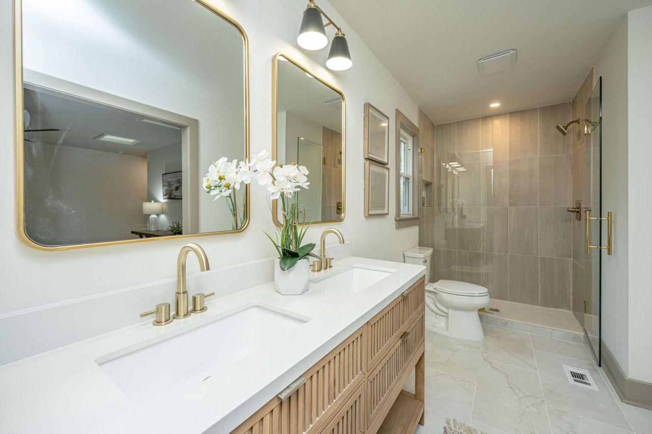 1561 Montclair Street Photo 50