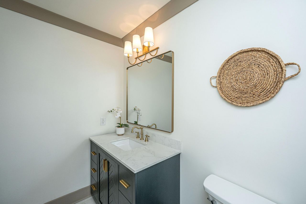 1561 Montclair Street Photo 54