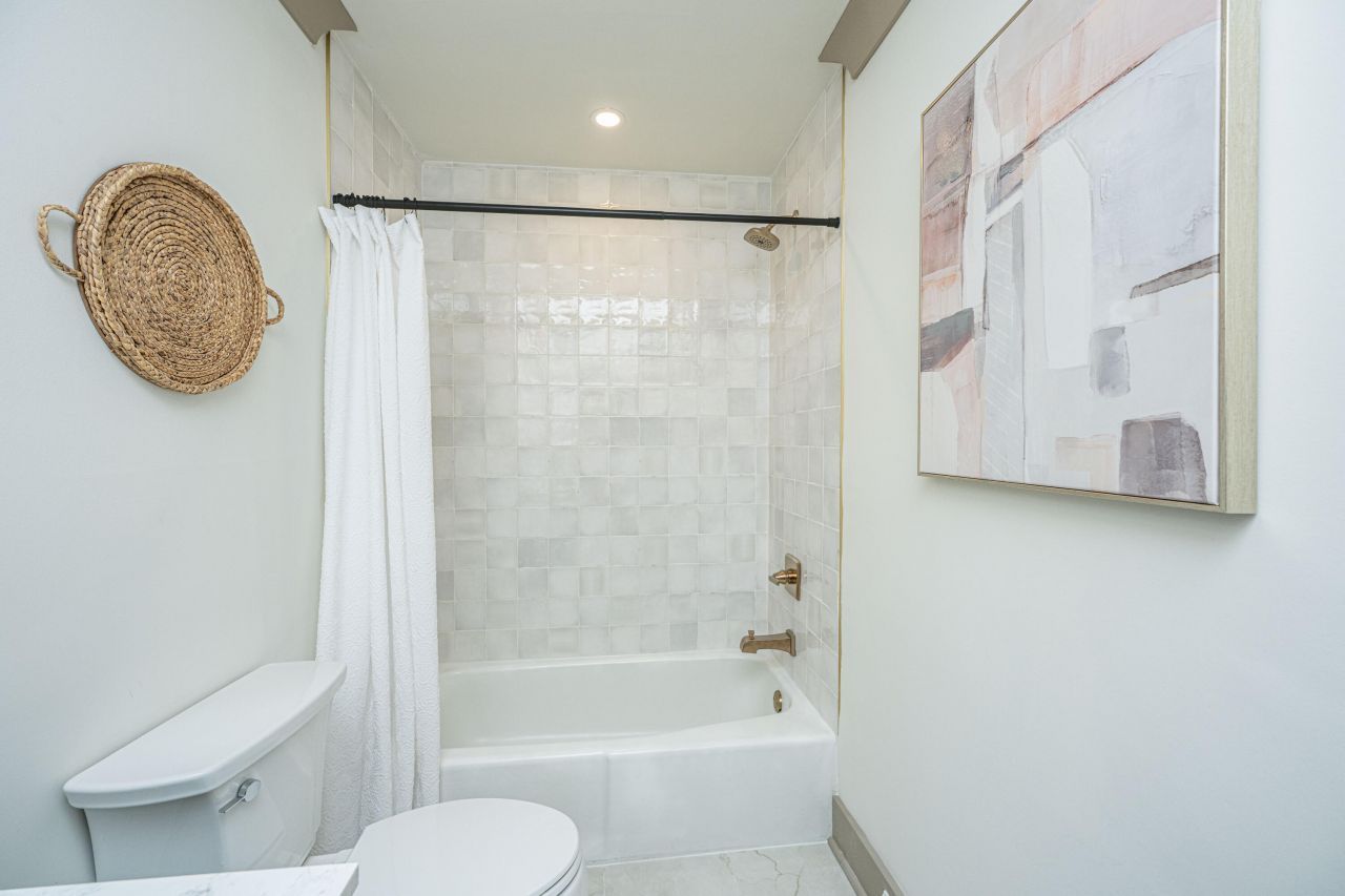 1561 Montclair Street Photo 55