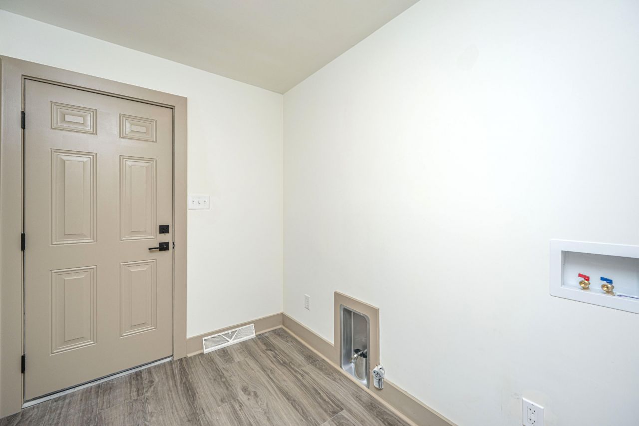 1561 Montclair Street Photo 58