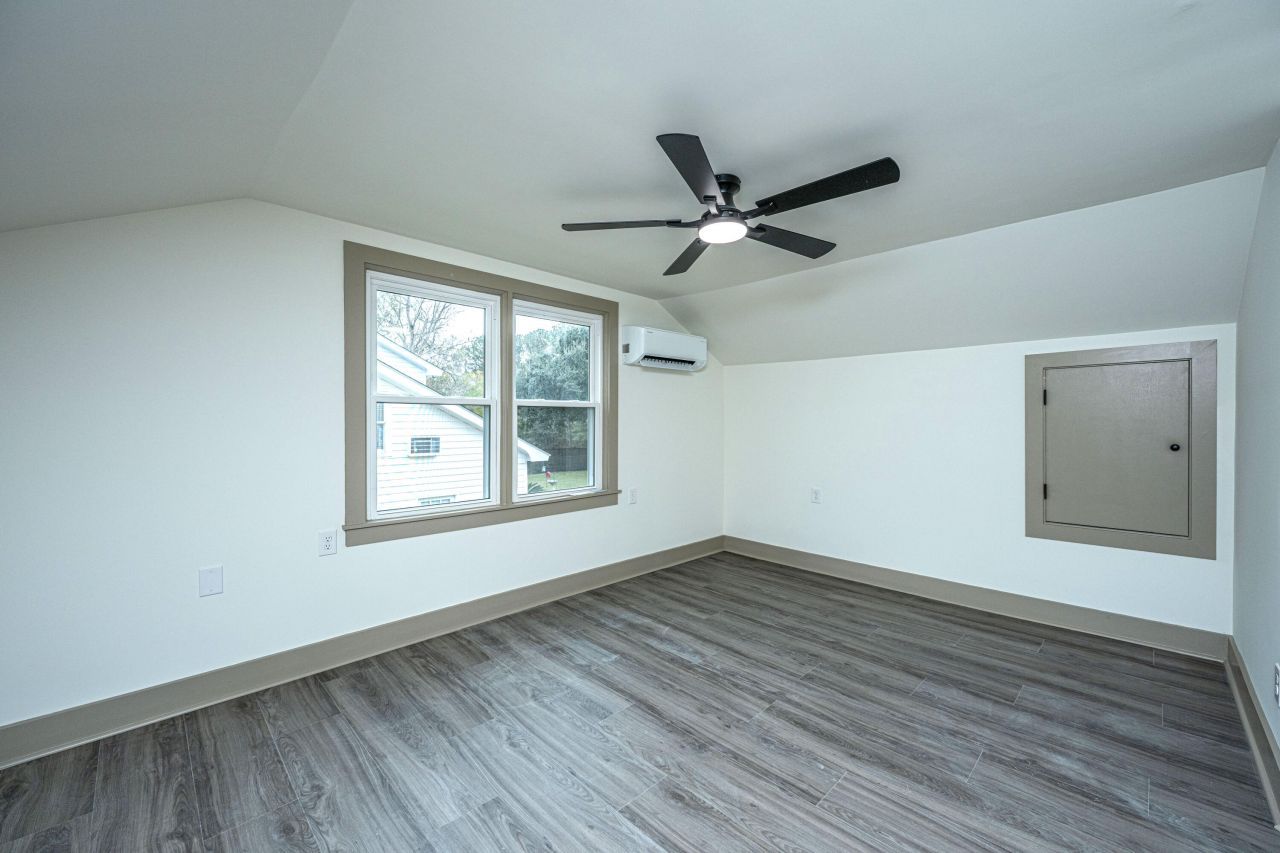 1561 Montclair Street Photo 61