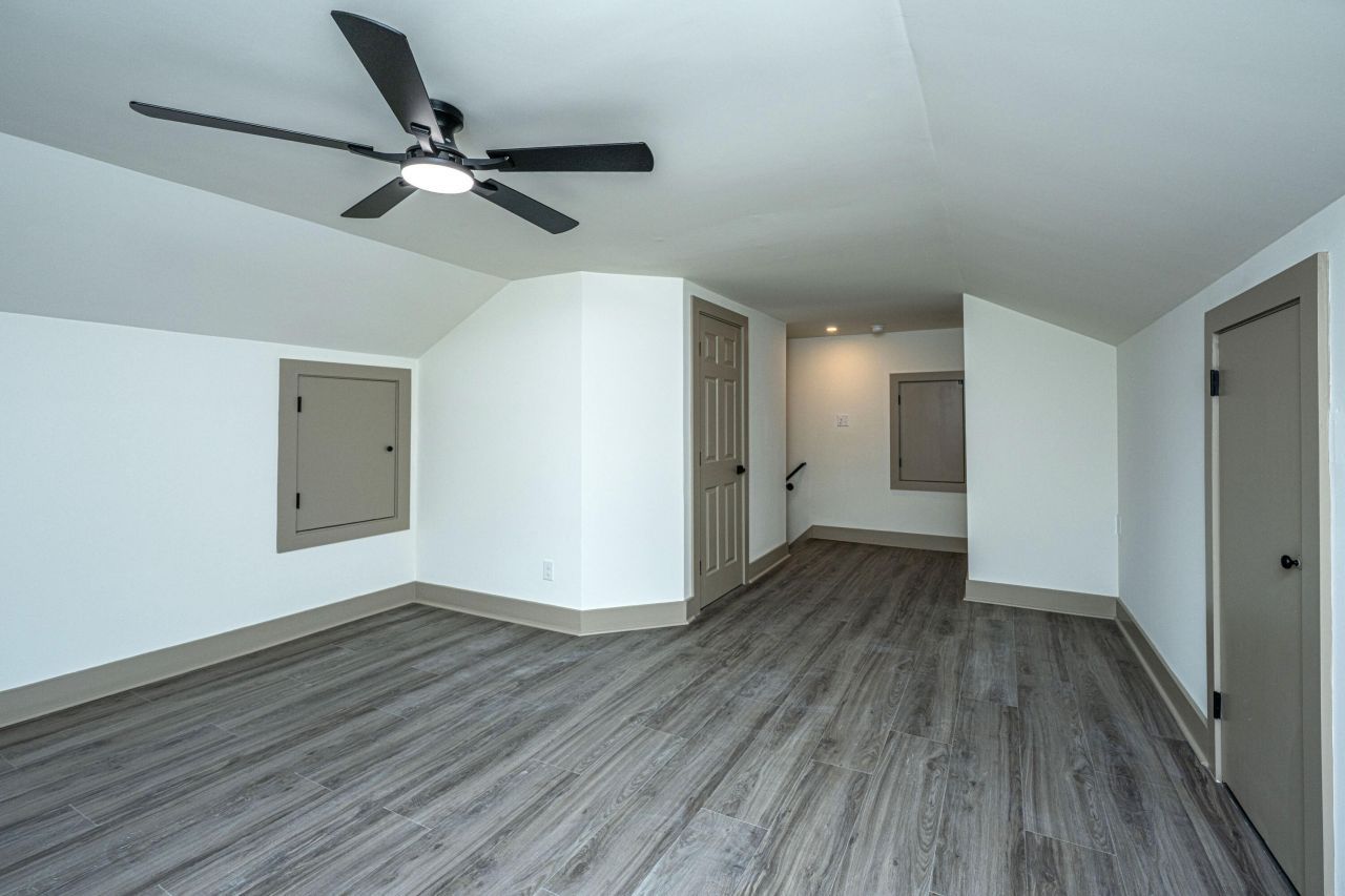 1561 Montclair Street Photo 62