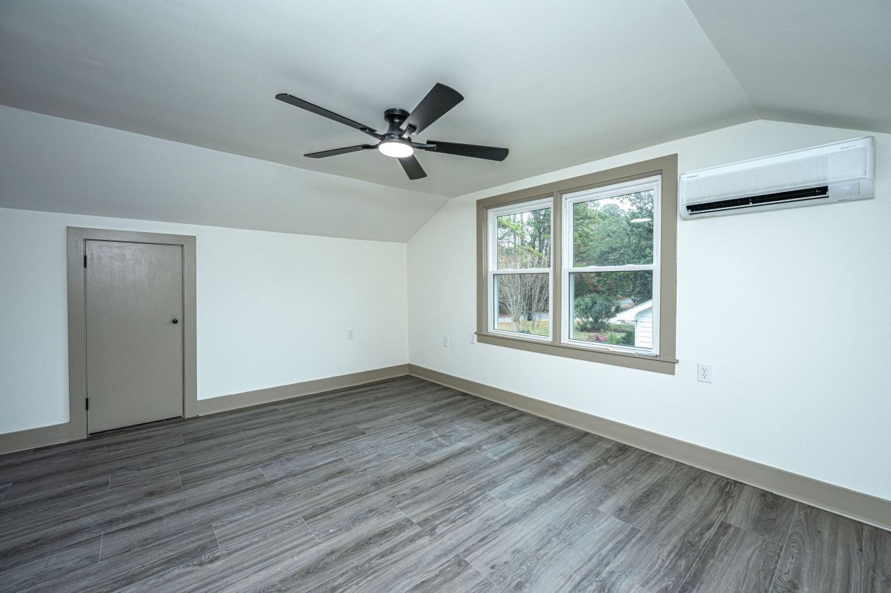 1561 Montclair Street Photo 63