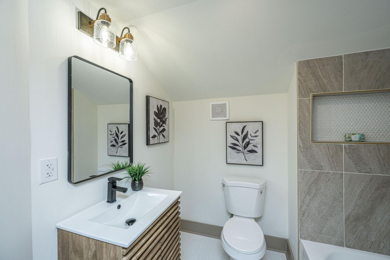 1561 Montclair Street Photo 64