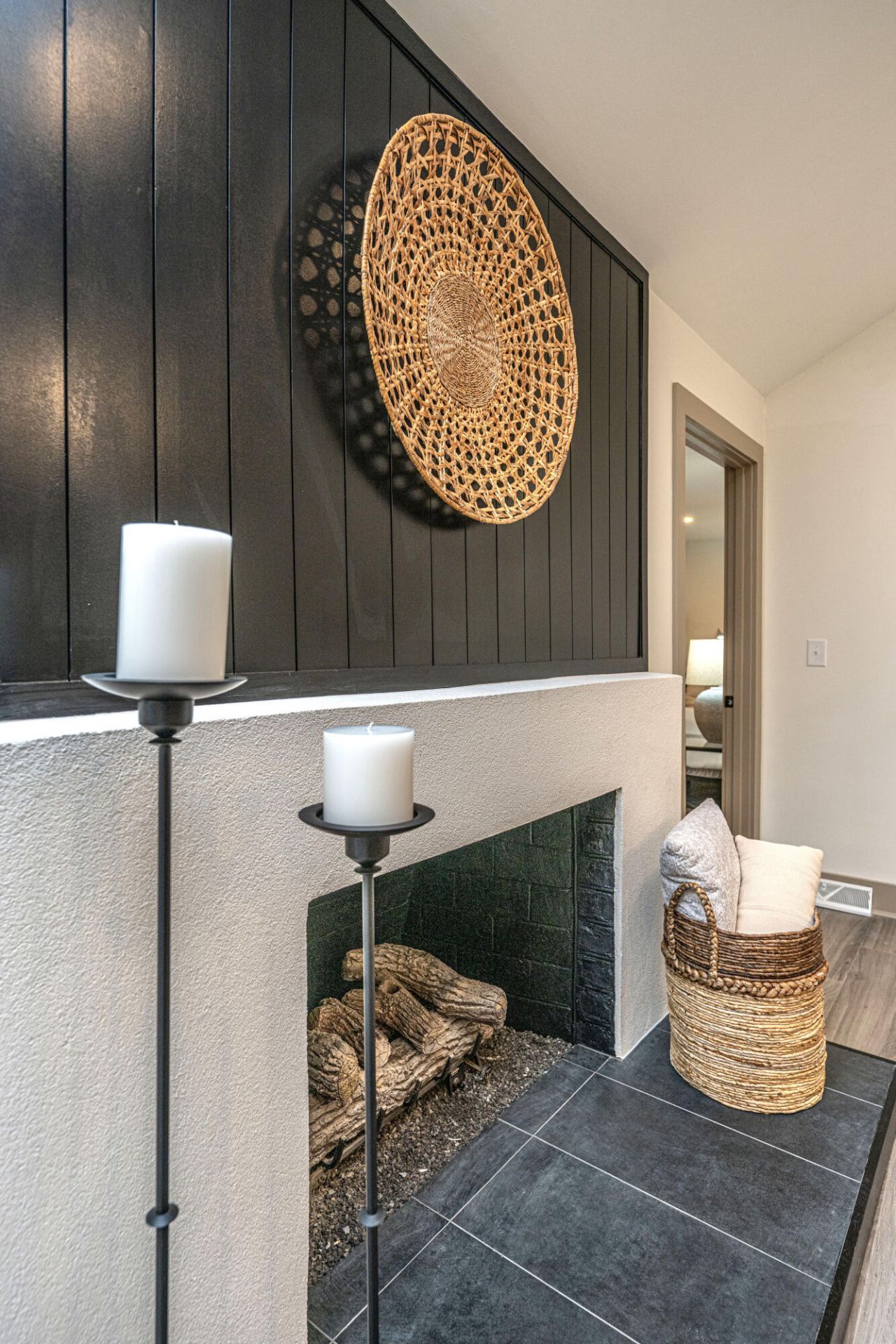 1561 Montclair Street Photo 8