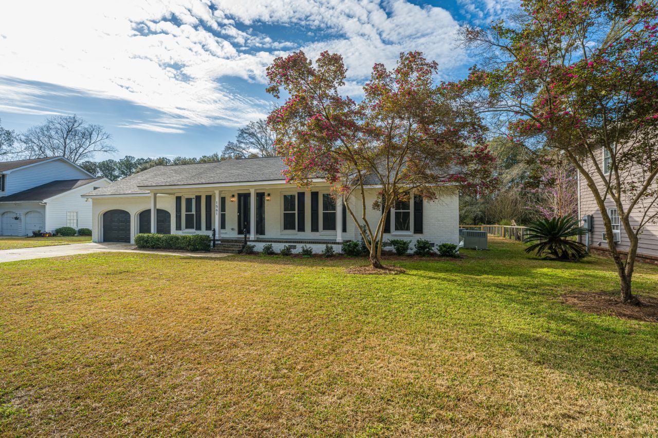 1561 Montclair Street Photo 82