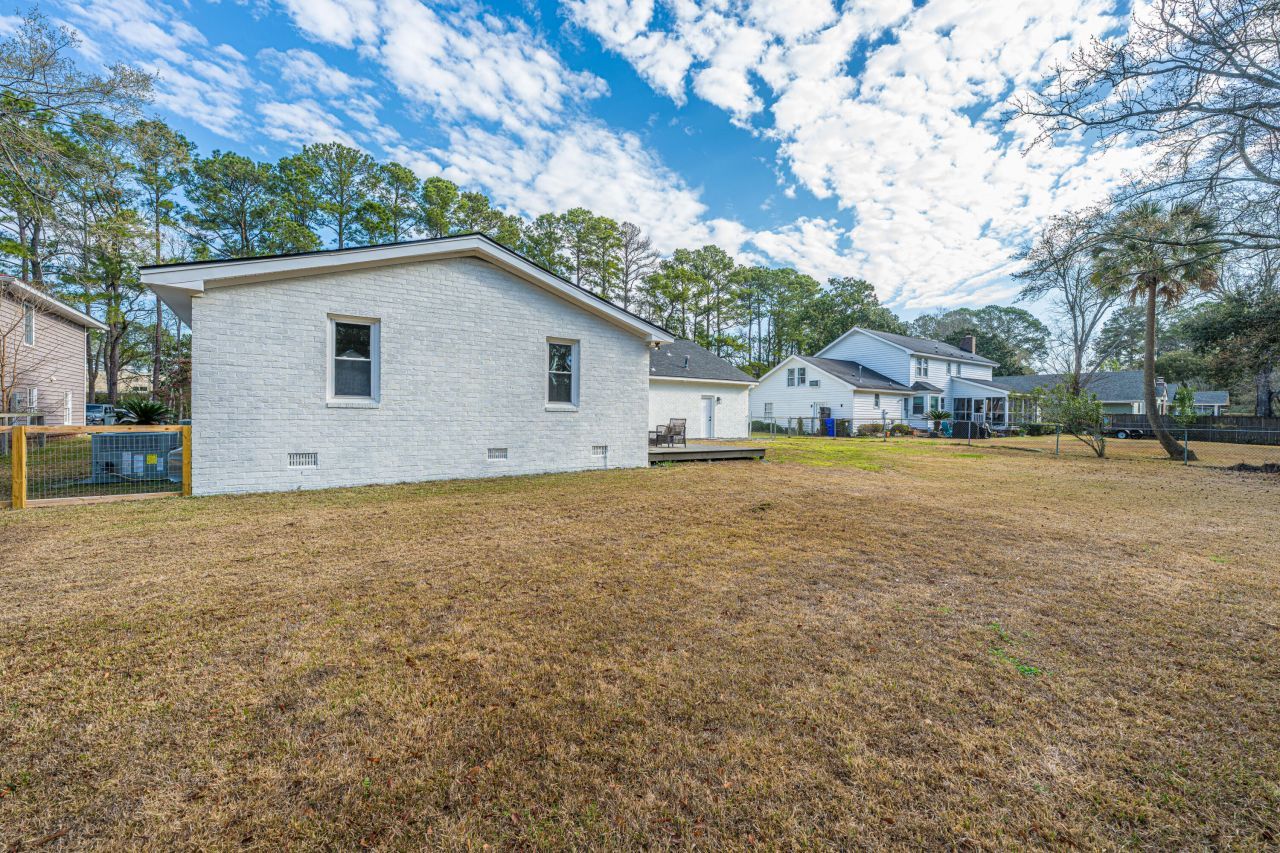 1561 Montclair Street Photo 90