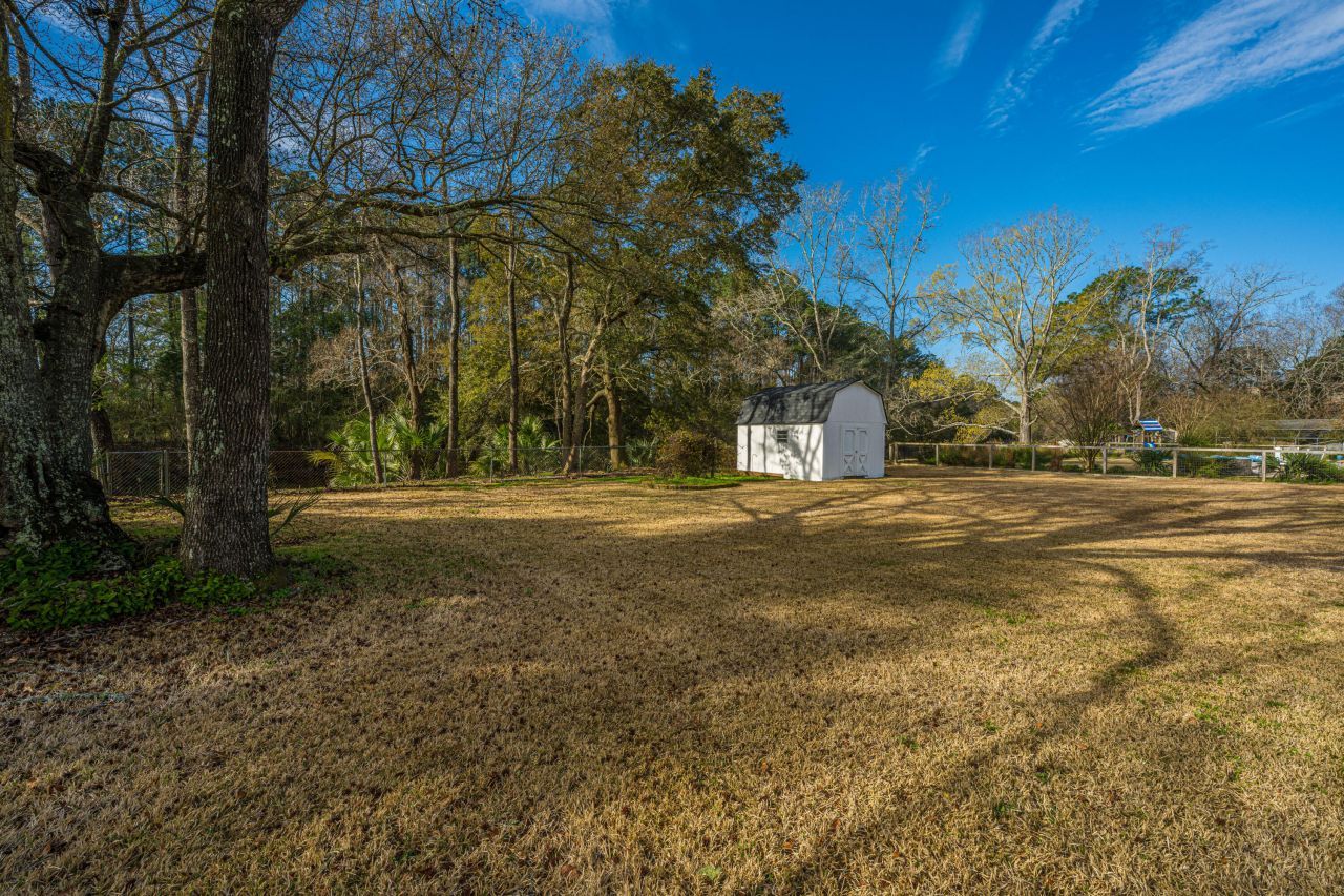 1561 Montclair Street Photo 91