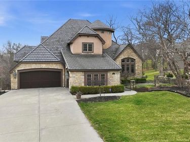 7060 N National Drive, Parkville, MO 64152