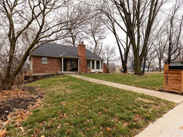 1826 NW WOODLAND Road, Riverside, MO 64150