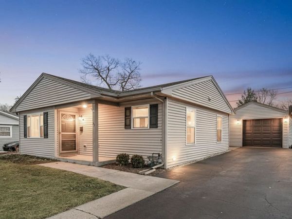 73 Wren Road , Carpentersville, IL 60110