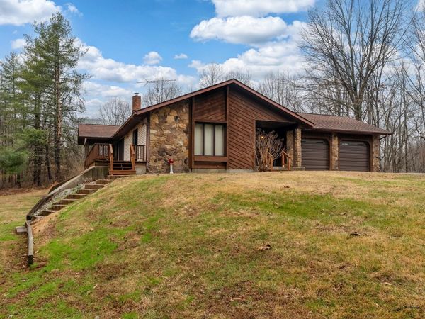 3085 Kaolin Road, Cobden, IL 62920