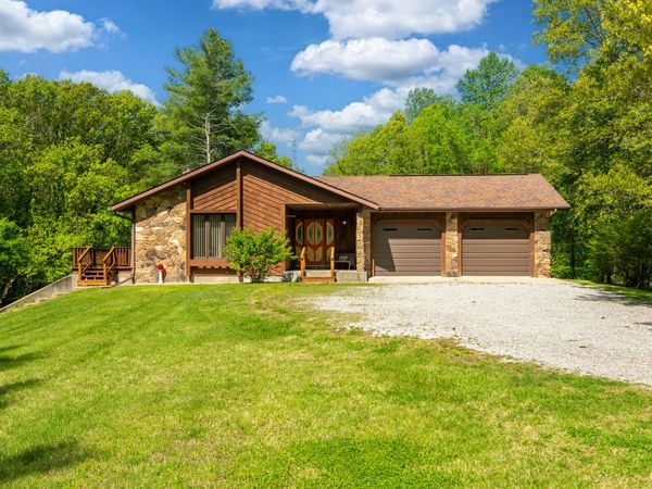 3085 Kaolin Road, Cobden, IL 62920