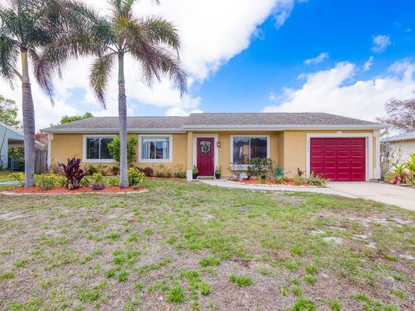 2142 SE Watercrest Street, Port St. Lucie, FL 34984