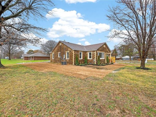 500 N West End Street, Springdale, AR 72764