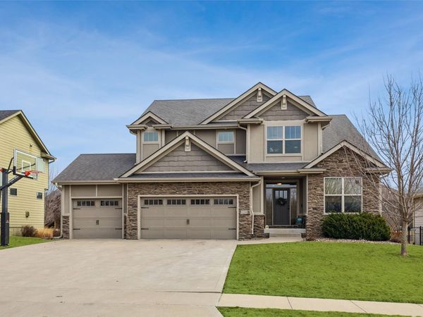 15204 Northview Drive, Urbandale, IA 50323
