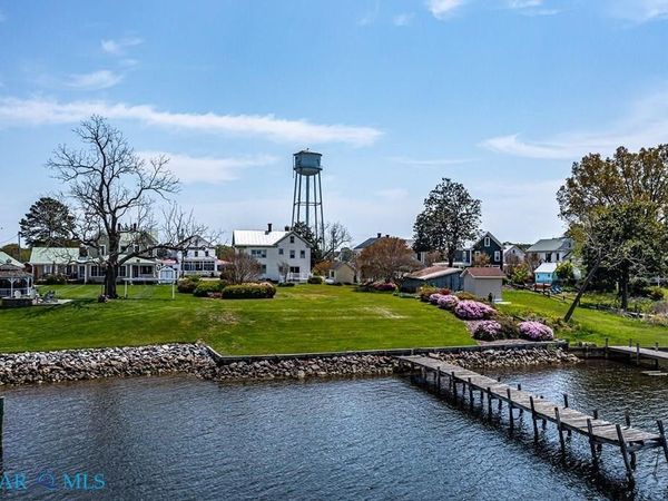 742 Main Street , Reedville, VA 22539