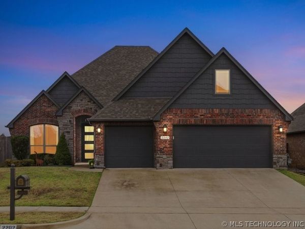 2202 W 117th Place S, Jenks, OK 74037